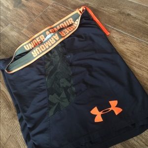 UNDER ARMOUR men’s workout shorts